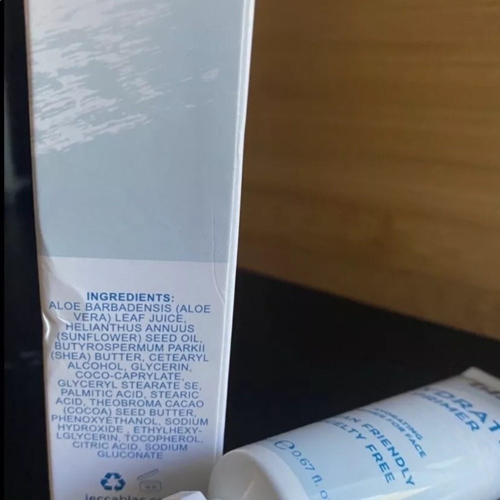 Jecca Blac hydrate primer - Picture 7 of 9
